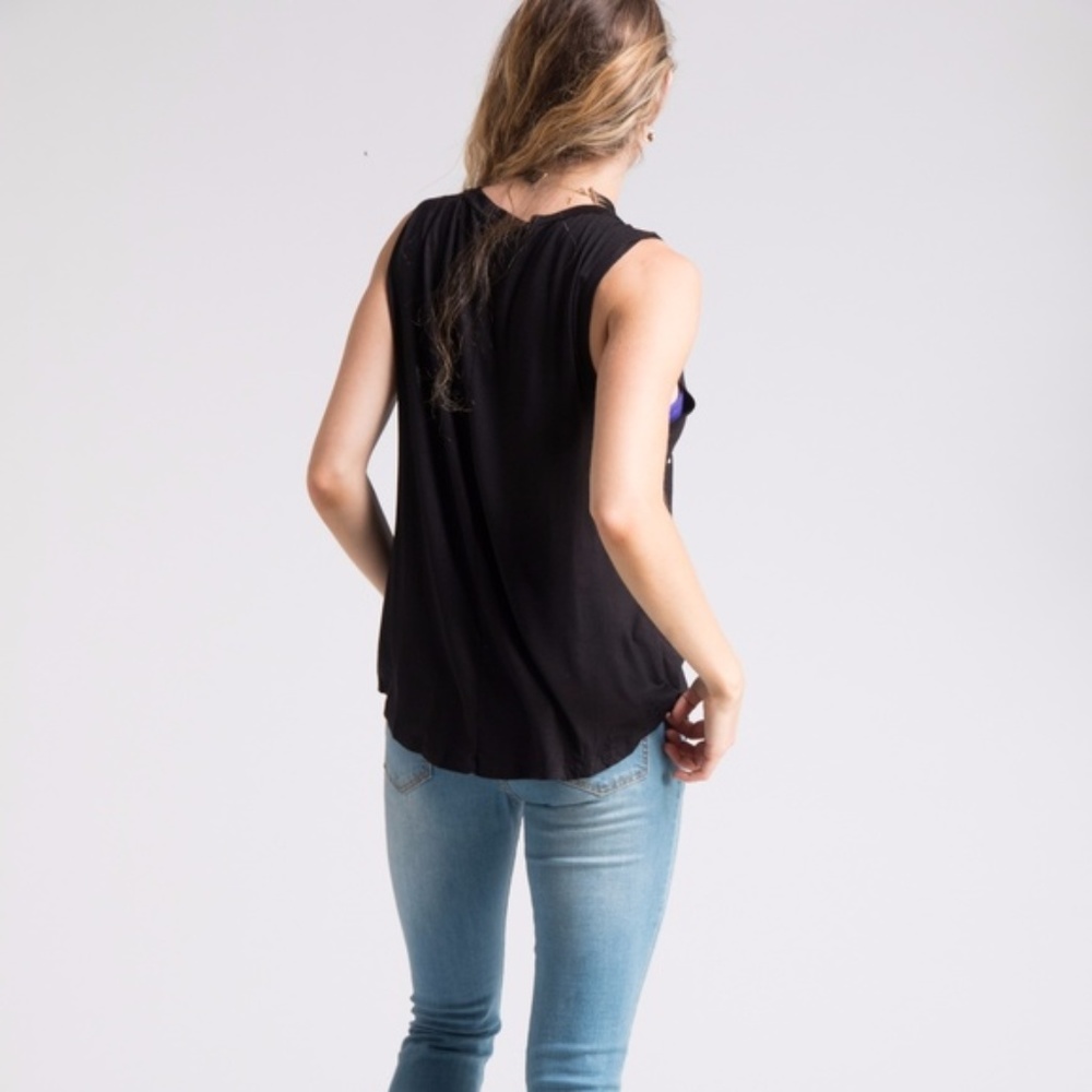 🚨1 LEFT SMALL  Black graphic tank top 😍 - Picture 4 of 4